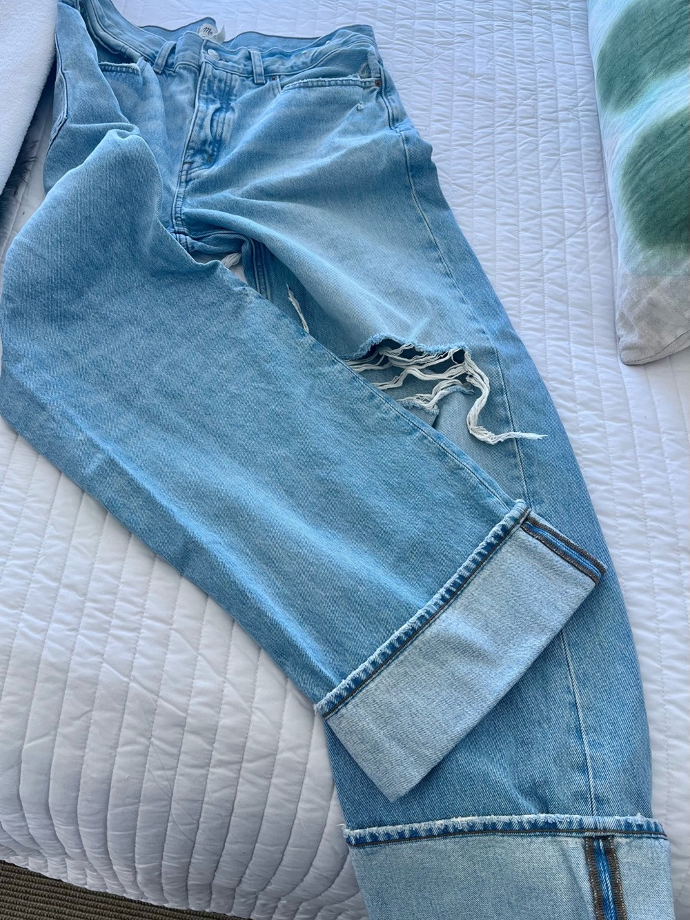 Madewell Low-Slung Ripped Baggy Jeans
Size 29 (oversized- fits 30-31)